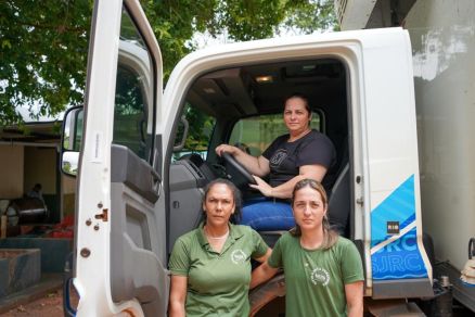 Presidente da Associao Vnia Fiorini e colaboradoras da Aproclaro