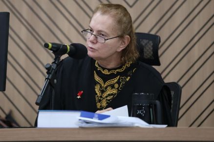 A ju�za M�nica Perri, que presidia j�ri de policial civil acusado de matar policial militar