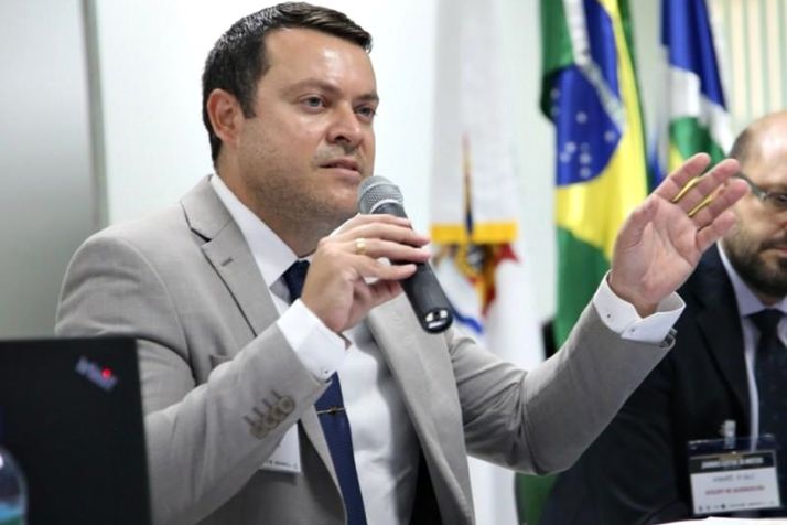 Juiz v� falta de provas e livra prefeito de a��o por compra de votos 