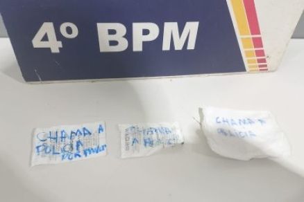 Bilhetes de socorro que a v�tima mandou para o vizinho a fim de ser resgatada de sequestro 