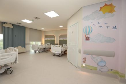 As enfermarias do Hospital Central do Estado foram organizadas em quatro temas: fundo do mar, safari, bosques e ursos