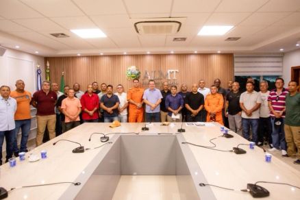 O presidente Max Russi, que recebeu os bombeiros na AL