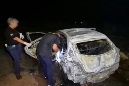 Per�cia atua no local onde o carro foi encontrado, na noite de domingo (15). Caso � investigado pela Delegacia de Sinop