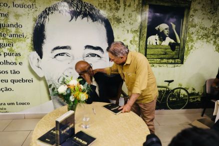 O autor Jos� de Arimat�a Silva lan�a seu livro 