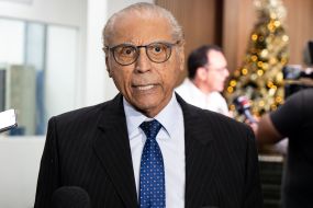 Campos oferecem vice � esposa de Max e apoio � reelei��o na AL