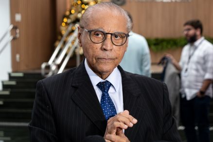 O deputado estadual J�lio Campos afirmou que o partido est� fazendo acordo para atrair nomes