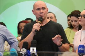 Abilio quer isentar IPTU para moradores de ruas sem asfalto; v�deo