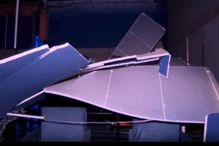 Imagem mostra forro de isopor de academia ap�s desabamento