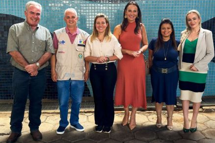 O superintendente do MS em Mato Grosso, Altir Peruzzo, a prefeita Fl�via Moretti e a Secret�ria Municipal de Sa�de, Deisi Bocalon