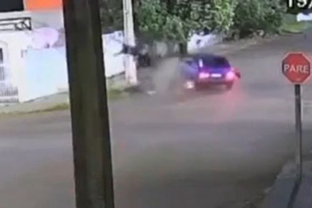 C�mera de seguran�a registrou momento da colis�o que matou motociclista