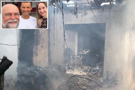 No detalhe, donos do im�vel juntos do bombeiro que retirou mulher de casa em chamas