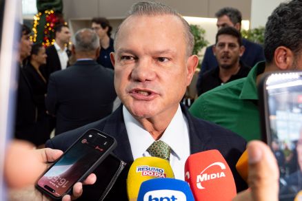 O senador Wellington Fagundes afirmou que Eduardo Bolsonaro poderia ser pr�-candidato � presidente