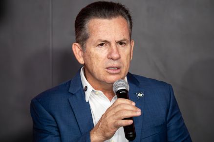 O governador Mauro Mendes, que decidiu ampliar reajuste salarial de servidores p�blicos 