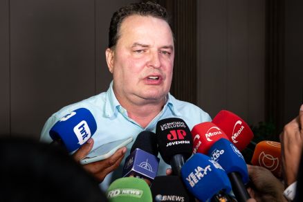 O presidente da Assembleia Legislativa, Max Russi, diz que sai �pela porta da frente�