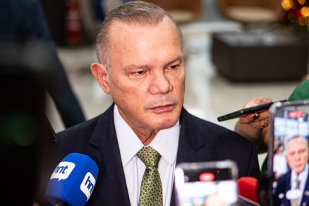 O senador Wellington Fagundes, que pediu ora��es ao ex-presidente Jair Bolsonaro