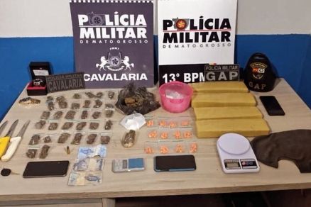 Os objetos e drogas apreendidos