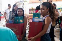 Parceria entre Prefeitura e Governo leva cestas de Natal a fam�lias atendidas pelo CRAS