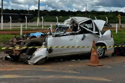 O carro ficou com a frente totalmente destru�da