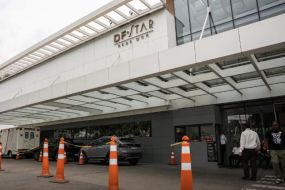 Bolsonaro passa por cirurgia ap�s crise de solu�o