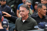 Fl�vio diz que Bolsonaro foi encaminhado a hospital em Bras�lia