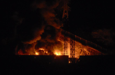 Imagem do inc�ndio em Fuerte Tiuna, o maior complexo militar da Venezuela, ap�s uma s�rie de explos�es em Caracas