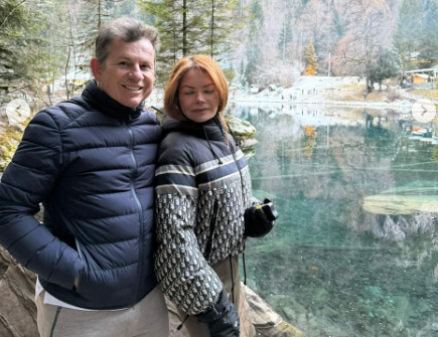 O governador Mauro Mendes e a primeira-dama Virginia Mendes em lago na Su��a