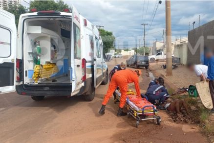 Motociclista � arremessado e atropelado em acidente entre carro e moto em MT 