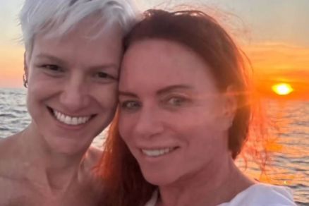 Mari Pitta (� esquerda) posa ao lado de Leilane Neubarth