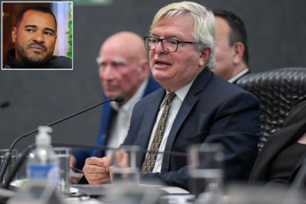 O ministro Herman Benjamin, que manteve afastamento de Adalberto Dias de Oliveira (detalhe)