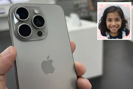 Familia de Larah Fares( no detalhe) sorteia celular novo