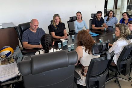 Abilio Brunini, se reuniu com m�dicos e pediatras 