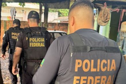 Agentes da Pol�ca Federal durante cumprimento de mandados em Cuiab�