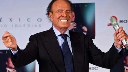 Julio Iglesias � detido no aeroporto de Punta Cana por transportar conte�do suspeito 