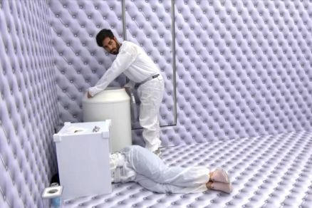 Ricardinho desperdi�a �gua no Quarto Branco