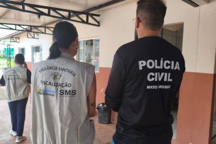 Agentes da Pol�cia Civil e Vigil�ncia sanit�ria durante fiscaliza��o na capital