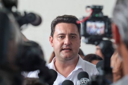 O governador Ratinho Jr. (PSD) em entrevista � imprensa no Paran�