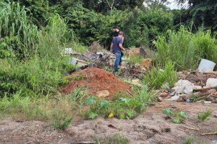 Corpo foi localizado em �rea de descarte de entulho 