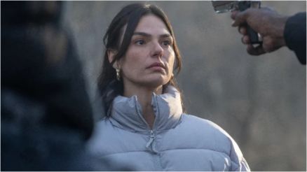 A atriz Isis Valverde, 38