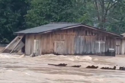 Casa foi completamente levada por �gua durante temporal em MT 