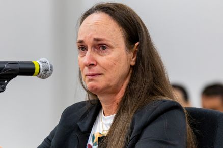 Sandra Maziero Cattani, m�e de Raquel, em depoimento no Tribunal do J�ri em Nova Mutum