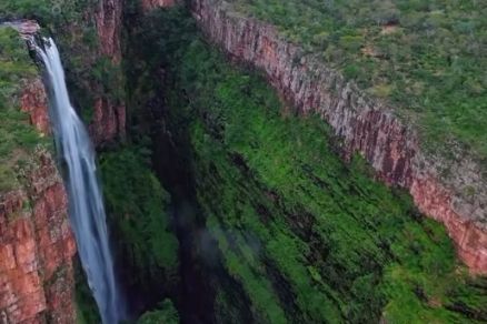 Imagens a�reas da Cachoeira do Jatob�, em Vila Bela da Santissima Trindade
