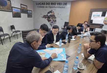 Prefeito Miguel Vaz e comitiva chinesa do Grupo Muyuan Foodstuff