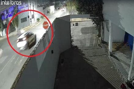 Momento em que motorista atinge motociclista em Rondon�polis