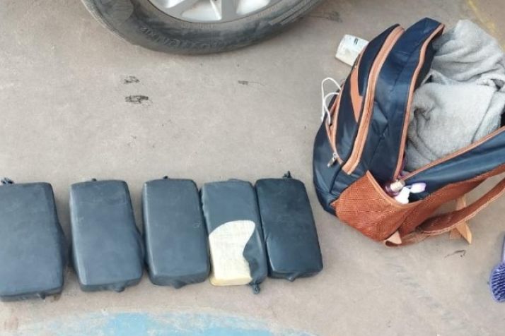 Mulher � detida com cinco quilos de pasta base de coca�na em MT