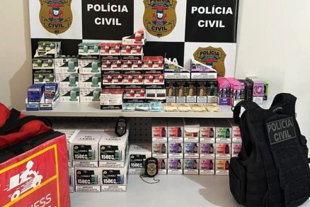 No local foram apreendidos 629 unidades de cigarros eletr�nicos compactos do tipo �pod system� 