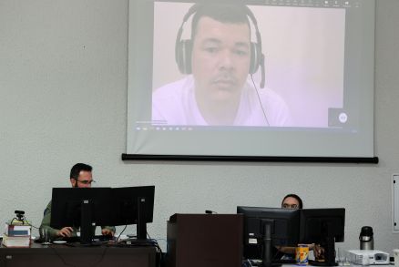 Wellington Honorato dos Santos (no tel�o) foi condenado pelo homic�dio de Bruna de Oliveira