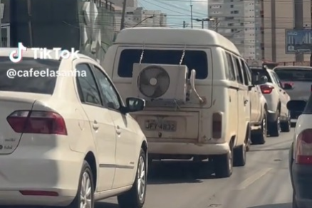 Kombi com ar condicionada chama aten��o ao passear por Cuiab� 