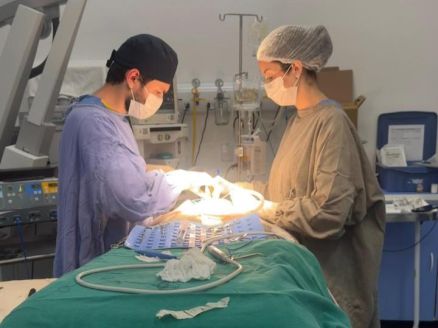 No procedimento, um dispositivo foi fixado no rosto da crian�a para alongar a mand�bula de forma gradual