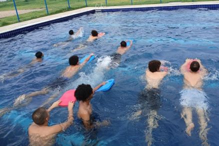 Piscina em escola da Rede Estadual; Projeto Escola da Fam�lia � retomado 