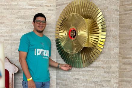 Eduardo Pereira Bispo foi encontrado morto a facadas pr�ximo ao cemit�rio de Alto Gar�as